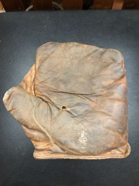 Wright & Ditson Fielders Mitt Front